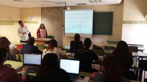 Profesionales del programa de inserción de Azarbe participan en la charla ‘La formación desde orientación laboral’ en la Universidad de Murcia. Azarbe 2018. 