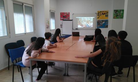 Un grupo de jóvenes atendidos en Azarbe participa en un taller de desarrollo personal. 2018