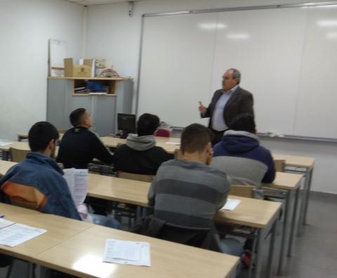 Jóvenes atendidos en Azarbe visitan la Federación Regional de Empresas del Metal de Murcia (FREMM)