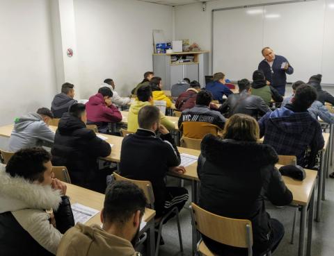 Jóvenes atendidos en Azarbe participan en una visita a la Federación Regional de Empresas del Metal de Murcia (FREMM). 2019