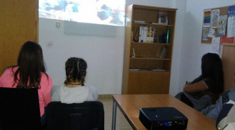 Actividad de cine fórum ('Billy Elliot') en el programa Azarbe. Murcia. 2017.