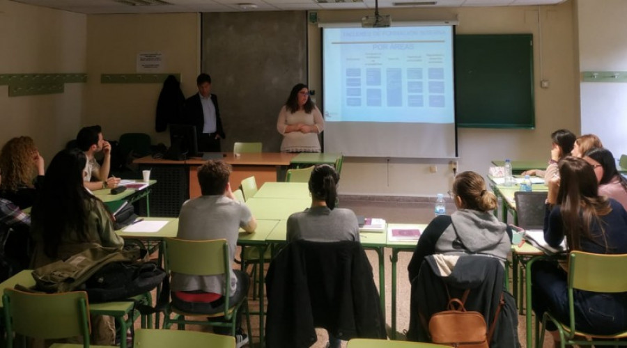 Profesionales de Azarbe presentan el Programa de Inserción en la Universidad de Murcia 